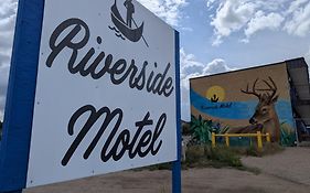 Riverside Motel And Suites